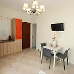 Elvira-maria And Elvira Appartement *