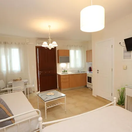Elvira-maria And Elvira Apartment *