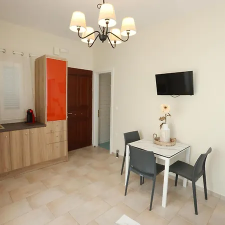 Elvira-maria And Elvira Apartment *