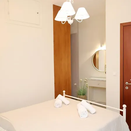 Elvira-maria And Elvira Apartament Ermupoli
